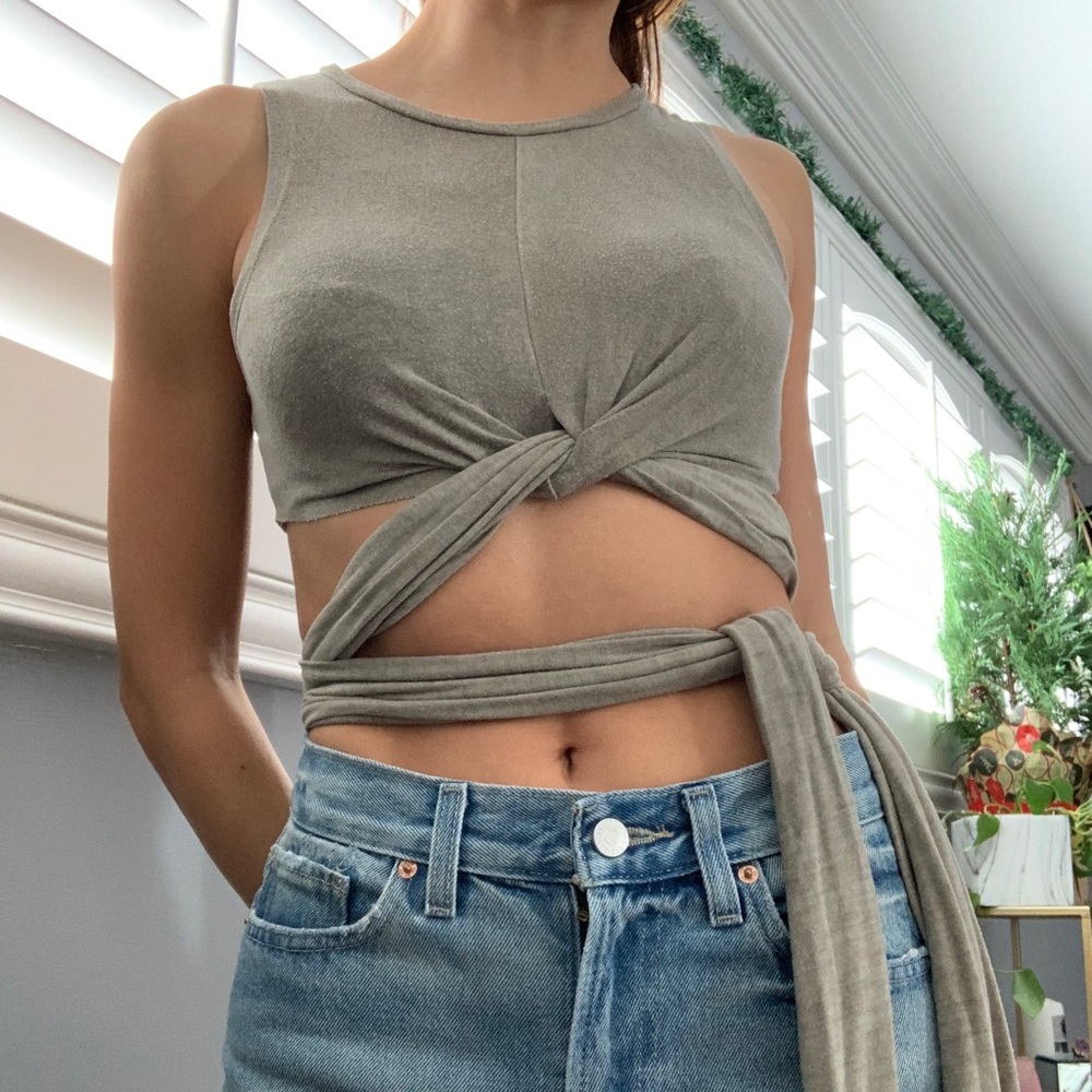 Mini Crop Top - Picture 2 of 3